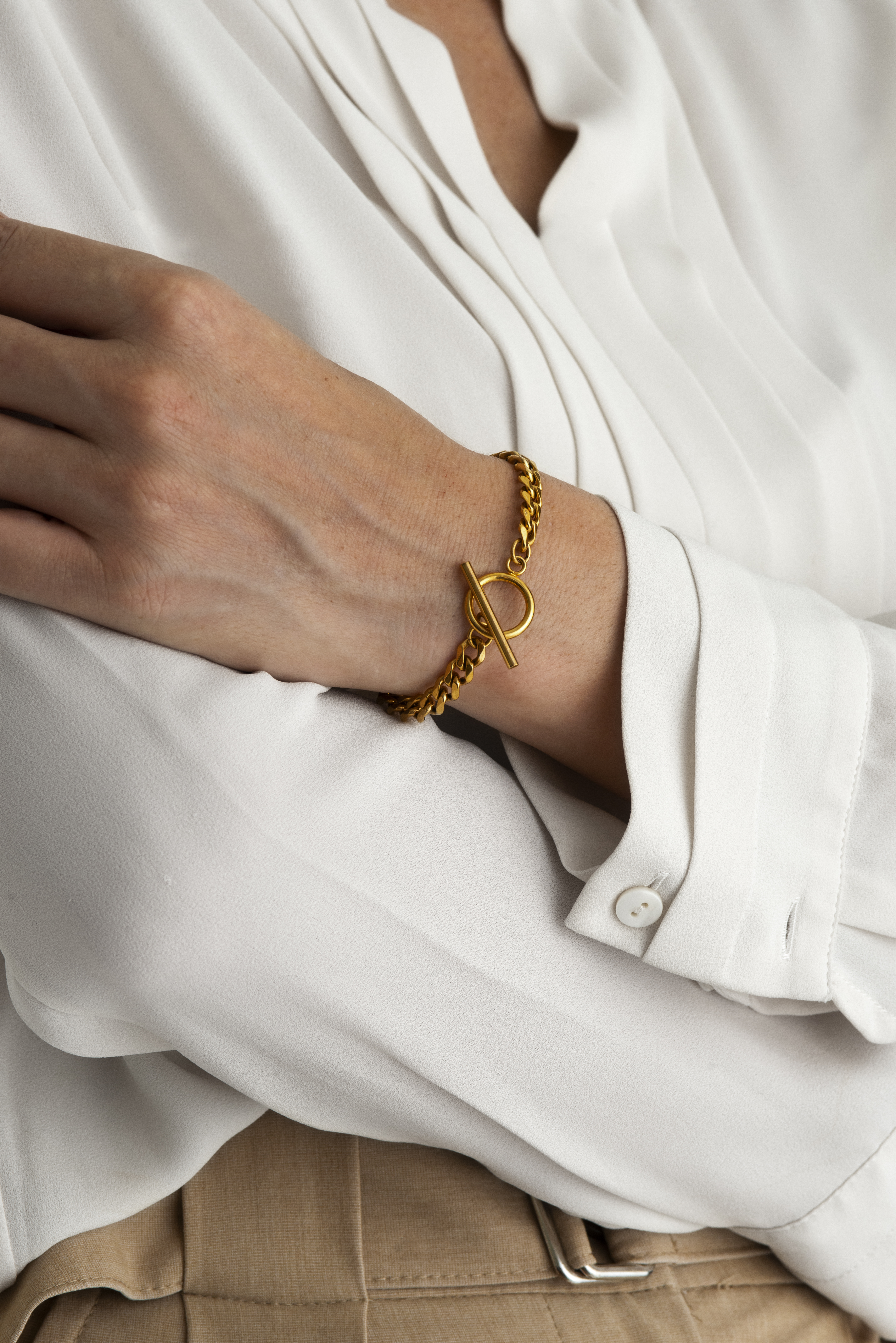 front-view-hand-wearing-gold-bracelet